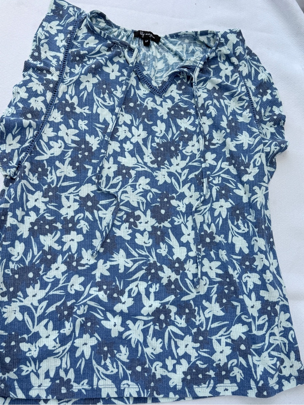Lily Morgan Blue Floral V-Neck Tie Front Flutter Sleeve Top Size S PolyRayonSpan